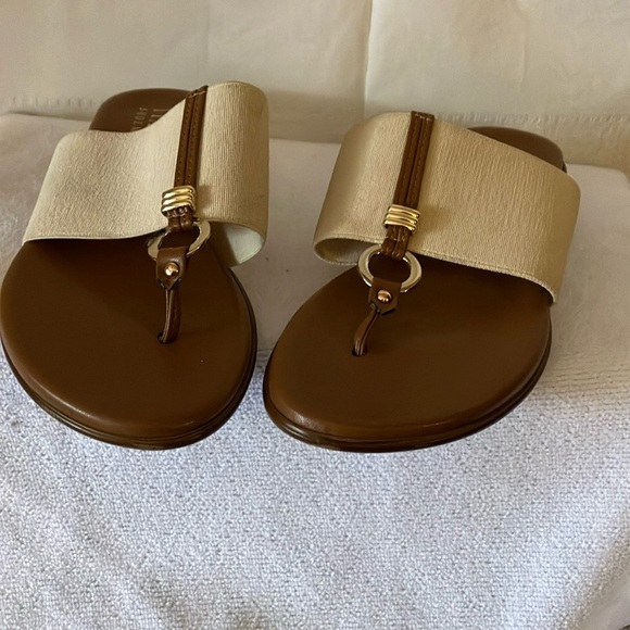Women’s Italian Shoemaker Schal Sz 7 1/2W Tan/Carmel Sandals-3/4” heels GUC - Picture 1 of 12